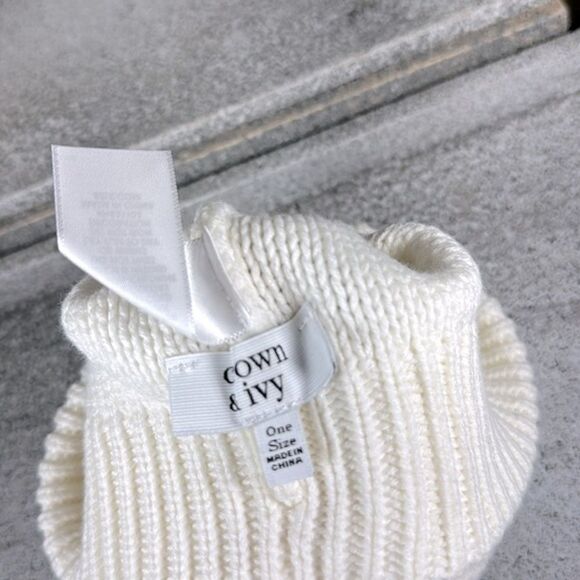 Crown & Ivy Ivory Pearl Flower Knit Beanie Hat - Picture 4 of 4
